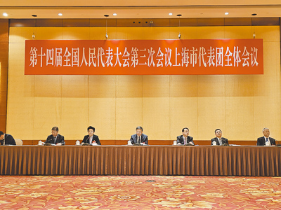 兩岸旅遊卡關,大陸全國人大上海團成員、中共上海市台聯書記李海泳6日表示,很多上海市民想去台灣旅遊,相信台灣也會做出正確選擇。圖為上海團6日舉行小組討論。(藍孝威攝) image
