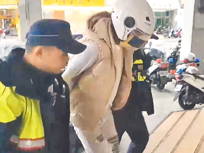 吳姓男子8日無照酒後駕駛奢華保母車,在台中西屯區撞死兼職外送的高醫大陳姓男大生,9日遭檢方聲押獲准。(民眾提供/潘虹恩台中傳真) image