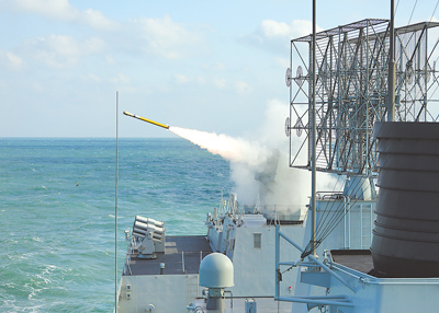 中國、伊朗、俄羅斯海軍10日舉行「安全紐帶-2025」聯合演習。圖為中俄2022年舉行的「海上聯合-2022」聯合演習。(新華社) image