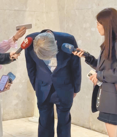 經濟部長郭智輝10日為失言風波鞠躬致歉。(中央社) image