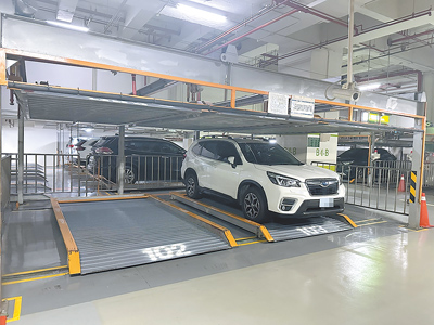 都會區寸土寸金,建商為節省空間,規畫機械式停車位,由於民眾缺乏安全操作及預防維保觀念不足,若操作不慎或未依使用說明操作,將使設備故障率升高,恐有安全疑慮。(示意圖,與新聞事件無關)(高鈞麟攝) image