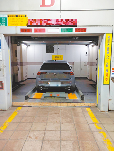 新北市工務局針對機械停車設備抽查,除依中央規定外,額外抽查20%以達減災目的。(新北市工務局提供/呂健豪新北傳真) image