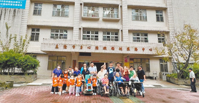 基隆市身障福利機構長照床位不足,民代反映供不應求,不少家庭被迫將身障家人送往其他縣市安置。基市府社會處回應,已積極規畫第二身障中心,盼提高在地安置率。(摘自基隆身障中心臉書/徐佑昇基隆傳真) image