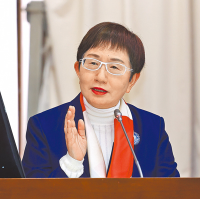 財政部長莊翠雲20日表示,因應美國對等關稅,相關進出口貨品及稅率「都已經清點了。」(劉宗龍攝) image