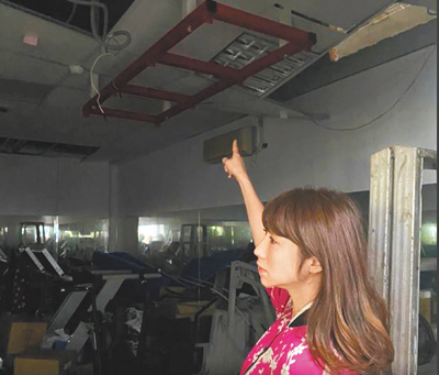 有民眾抱怨台北市玉成公園游泳池2023年被鑑定為海砂屋封館至今,遲遲未開始改建,台北市議員許淑華要求市府加速興建腳步。(摘自台北市議員許淑華臉書/温予菱台北傳真) image