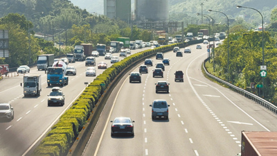 國道1號五堵交流道至汐止交流道段在尖峰時段常塞車,交通部高速公路局將斥資36億5000萬元拓寬路段以及補強邊坡,預計2031年完工。(立委王正旭辦公室提供/徐佑昇基隆傳真) image