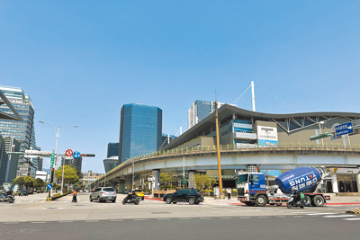 南港LaLaport購物商城開幕4天,台北市交通局觀察假日周邊捷運運量增加120%。(本報資料照片) image