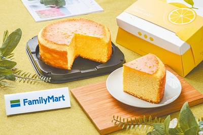 全家FamiPort母親節預購開跑,開賣甜點界香奈兒「法朋烘焙坊」的人氣商品「老奶奶檸檬蛋糕」。(全家提供) 全家FamiPort母親節預購開跑,開賣甜點界香奈兒「法朋烘焙坊」的人氣商品「老奶奶檸檬蛋糕」。(全家提供)