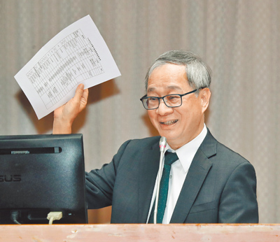 立法院教育及文化委員會27日邀請文化部長李遠到立法院做業務報告,李遠表示,當時預算遭刪凍時,許多理由都是不合理的,導致解凍條件根本做不到。(陳君瑋攝) image