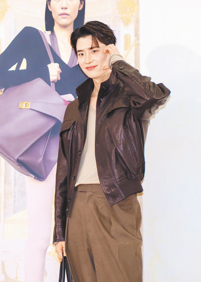 李鐘碩久違來台,笑說天氣比預想的還要熱。(吳松翰攝) image
