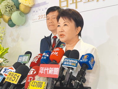 中華職棒開幕戰29日在台北大巨蛋登場,首戰由中信兄弟對戰統一獅,台中市長盧秀燕27日證實,她與台南市長黃偉哲都將出席。(潘虹恩攝) image