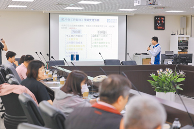 針對美國調漲對等關稅問題,南投縣初估25%、約200多家廠商受影響,縣長許淑華9日邀縣內業者座談,業者建請中央凍漲電價。(楊靜茹攝) image