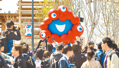 大阪世博將於13日開幕,主辦單位9日舉辦「媒體日」,包括日本國內媒體及海外媒體共4500家報名採訪,近萬名記者前往夢洲的世博會場。(黃世麒攝) image