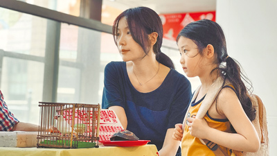 蔡淑臻(左)主演的《左撇子女孩》14日入選坎城影展平行單元「國際影評人周」。(摘自坎城影展官網) image