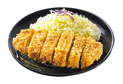 豬排連鎖品牌福勝亭歡慶19歲,21日前推多款現炸定食下殺優惠,像是原價220元的「開運豬排定食」(見圖),特價179元;另只要加購百事飲品並登錄發票,還可抽Dyson吹風機、Apple AirPods 4等。(三商餐飲提供) image