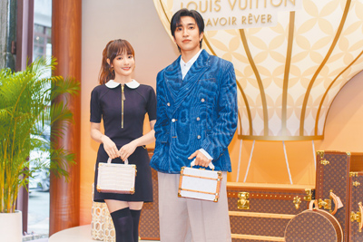 LV品牌大使王淨(左)與歌手婁峻碩共同出席活動。(吳松翰攝) image