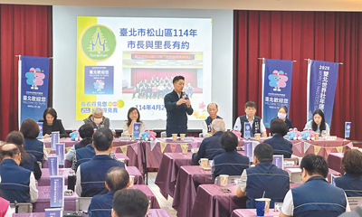 台北市長蔣萬安(站立者)25日出席松山區里長座談會,民生社區周圍里長提案建議,民汐線SB06(民生社區)站應增設2個出口。(丁上程攝) image