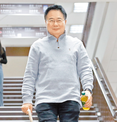 前立委蔡正元25日在他個人臉書自爆,因三中案出庭,法官裁定配戴電子腳鐐。(本報資料照片) image