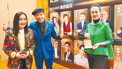 陳明利(左起)、陳凱倫、湯蘭花分享人生經歷。(陳凱倫提供) image