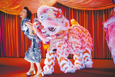 陳冲在《囍宴》中飾演有同志女兒的酷媽。(UIP提供) 陳冲在《囍宴》中飾演有同志女兒的酷媽。(UIP提供)