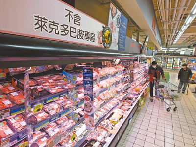 據豬肉儀表板顯示,首批22.99噸澳洲萊豬4月29日已悄悄叩關進口。圖為賣場設不含萊劑專區。(示意圖,與新聞事件無關)(本報資料照片) image