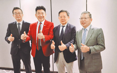 台北巿不動產代銷公會理事長王明正(左二)、副理事長張境在(右一)、新聯陽副董林徹人(右二)、甲桂林廣告總經理陳衍豪(左一)等向政府喊話,籲鬆綁房貸管制政策,不溯及既往。(王莫昀攝) image