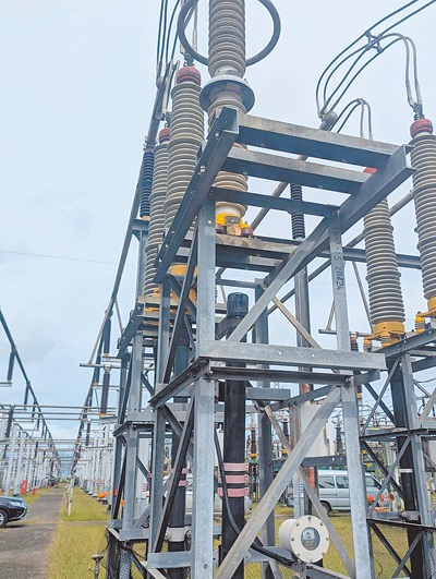 台電9日中午12時35分於高港超高壓變電所新設16萬1000伏連絡電纜加入系統作業,在加壓過程中因電纜故障,造成多地電壓驟降。(台電提供/洪浩軒高雄傳真) image