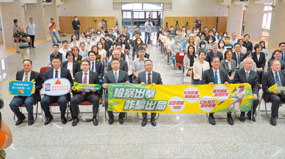 台中地檢署14日下午舉行「偵破台美跨境詐欺洗錢案」成果發表會,邀請台美司法單位官員列席。(寶智華攝) image