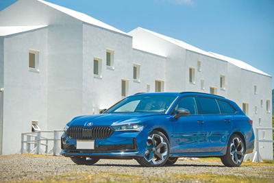 SKODA Superb Combi Sportplus多處搭配黑化配件,更具運動感。(陳大任攝) image