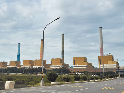 中火9部燃煤機組19日晚間平均開到9成多,嘉義的嘉惠電廠燃氣機組卻未調度使用。(本報資料照片/潘虹恩台中傳真) image