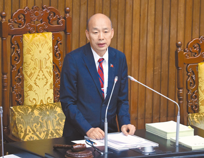 立法院長韓國瑜20日處理國民黨團所提延長會期至7月31日案,經表決後通過。(姚志平攝) image