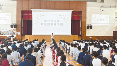 新北市三峽區國成街、國光街口19日下午4時許發生嚴重車禍,釀成3死12傷。三峽國中20日辦理安心宣導。(新北市教育局提供/葉書宏新北傳真) image