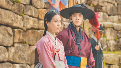 秋泳愚(右)在《玉氏夫人傳》飾演林知衍的「同性戀夫婿」。(中天娛樂台提供) image