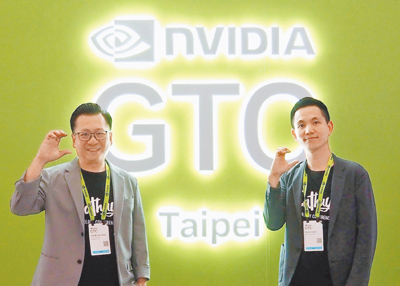 國泰金控採用NVIDIA NeMo平台為台灣打造金融代理,21日於NVIDIA GTC Taipei發表研究成果;圖左為國泰金控副總梁明喬、右為國泰金控數數發中心經理謝昌宏。(國泰金控提供╱洪凱音台北傳真) image