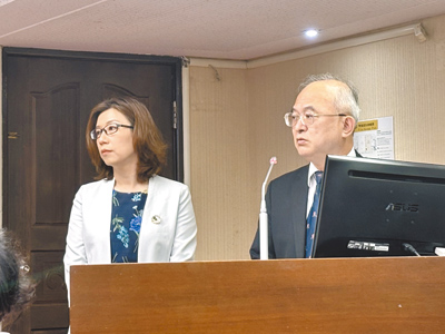 狼醫案連環爆,衛福部表示,將發文提醒醫療機構、地方衛生局,不必等到判決出爐,只要違背醫學倫理,經認定就能移付懲戒。
圖為立法院衛環委員會21日針對「性騷擾防治」專題報告及質詢。(李念庭攝) image