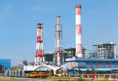 高雄興達電廠燃煤機組近日重啟惹議,未料又爆出已除役的高雄大林電廠5號燃氣機組,早在4月22日就運轉發電12小時。圖為大林電廠。(本報資料照片) image