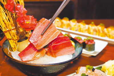 狗一下居酒食堂限時開賣「東港黑鮪魚刺身」。(馬辣集團提供) 狗一下居酒食堂限時開賣「東港黑鮪魚刺身」。(馬辣集團提供)