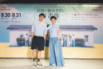 林奕華導演(左)與果實文教基金會創辦人張艾嘉,28日為舞台劇《梁祝的繼承者們之自畫像》合體。(果實文教基金會提供) image