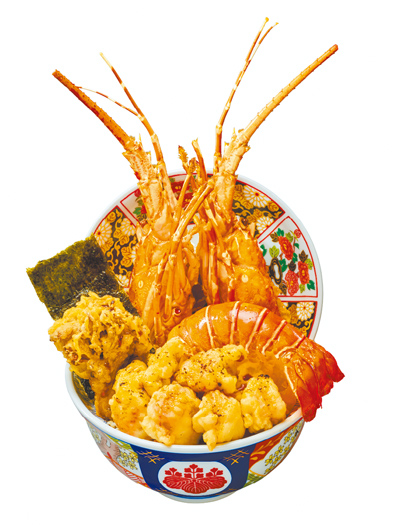 日本天丼名店「金子半之助」迎夏日,即日起推3款新菜,包括「黑松露龍蝦上天丼」,(見圖)嚴選野生的小青龍蝦空運直送,肉質緊實飽滿,再融入「黑松露天丼醬汁」帶出獨特香氣,限時消費滿額還可抽獎,有機會帶走最大獎5萬2000哩程數,等同日本來回雙人機票,預估檔期可帶動人流上升5%。(香繼光集團提供) image