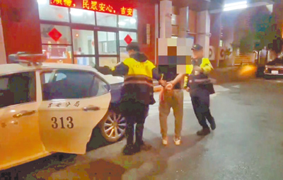 26歲呂姓男子(中)8日在花蓮吉安鄉化仁海堤,疑向33歲林姓女子求愛不成引發殺機,將人打暈後拖入海裡離去,警方9日凌晨在花蓮市某汽車旅館將人拘提到案。(警方提供/羅亦晽花蓮傳真) image