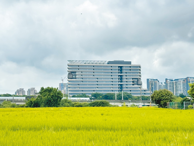 新竹市政府向行政院國家發展委員會爭取392.5公頃頭前溪南岸納入「桃竹苗大矽谷計畫」,並請行政院逕核定為「國家重大建設計畫」卻遭駁回。圖為已完工的竹科X軟體園區大樓。(陳育賢攝) image