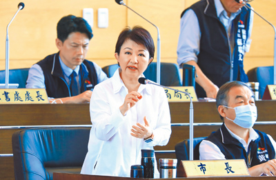 地方一般性補助款被刪,台中市長盧秀燕11日在議會開嗆法院是執政黨開的,她對訴願、訴訟結果感到悲觀。(陳淑娥攝) image