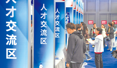 百度啟動最大規模頂尖AI人才招聘,薪資「上不封頂」。圖為2025長春光博會光電領域尖端人才招聘會。(新華社) image