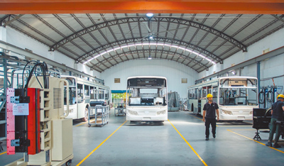 桃園市7月起將陸續新增136輛電動公車,其中3輛華德動能的電動公車,預計8月交車予中壢客運。(桃園市政府提供/姜霏桃園傳真) image
