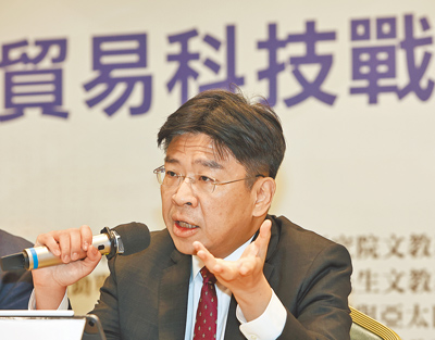 國策研究院18日舉行「美中貿易科技戰與G7峰會」座談會,台新金控首席經濟學家李鎮宇提出「兩個N」談判策略:一是「Big Number」,二是「Be the Number One」。(劉宗龍攝) image