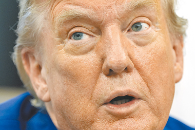 美國總統川普19日表示,兩周內決定是否對伊朗動武。(美聯社) 美國總統川普19日表示,兩周內決定是否對伊朗動武。(美聯社)