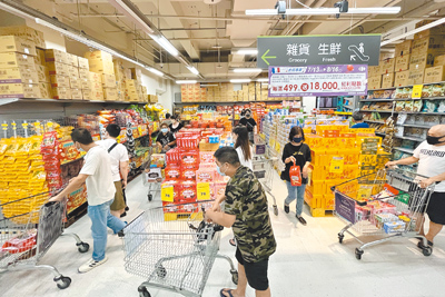 今年以來蔬菜、水果漲幅顯著,這些品項是民眾經常購買的生活物資,對物價漲幅的感受最深。(中央社) image