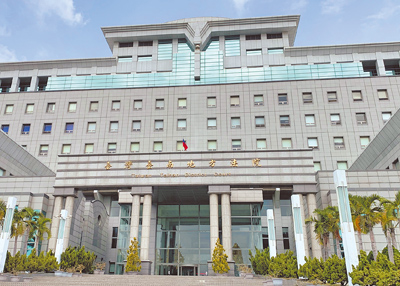 警政署保六總隊借調國安局特勤中心警官曹耿誌因洩漏賴清德總統不公開行程等機密資料給郭姓男子,台南地院審理後,判刑6月併科罰金20萬元。(本報資料照片/郭良傑台南傳真) image