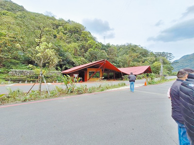 基隆市蕭姓男子經營酒店致富,豪氣買下新北市瑞芳區猴硐車站周邊超過8萬坪土地,死後因債務問題,子女拋棄繼承,500萬元遺產稅遭移送行政執行署宜蘭分署執行。(宜蘭分署提供/徐佑昇基隆傳真) image