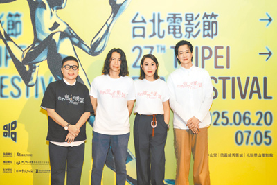 電影《我們意外的勇氣》25日世界首映,監製葉如芬(左起)、導演游紹翔及主演劉若英、薛仕凌出席北影放映。(北影提供) image